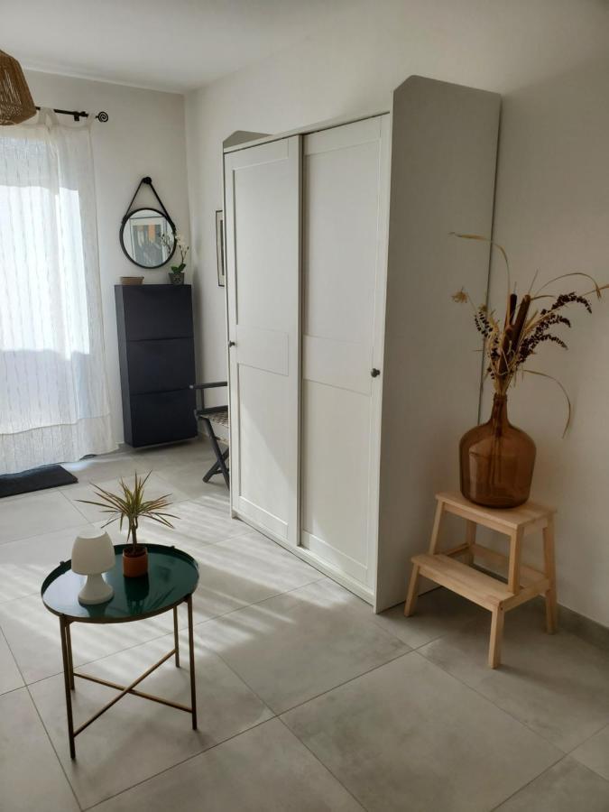 Charmant Studio Moderne Avec Exterieur "Dormir En Provence" Fontvieille Buitenkant foto